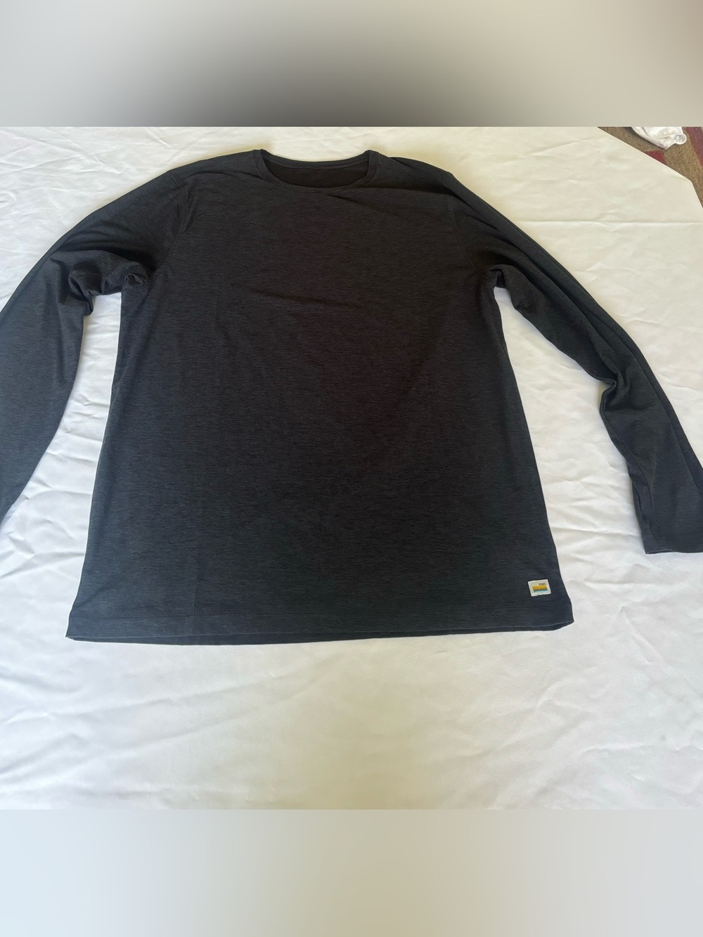 Vuori Long Sleeve Strato Tech Tee Charcoal Heather Colorway Size XL New